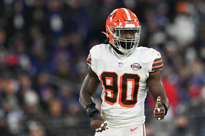 Nov 28, 2021; Baltimore, Maryland, USA; Cleveland Browns defensive end Jadeveon Clowney (90) gives a thumbs up during the game against the Baltimore Ravens at M&T Bank Stadium. Mandatory Credit: Tommy Gilligan-USA TODAY Sports